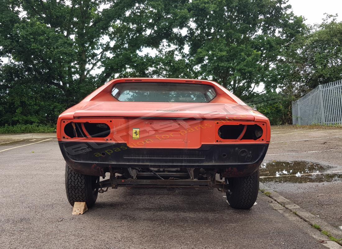 ferrari 308 gt4 dino (1976) con sconosciuto, in preparazione per lo smantellamento di #4