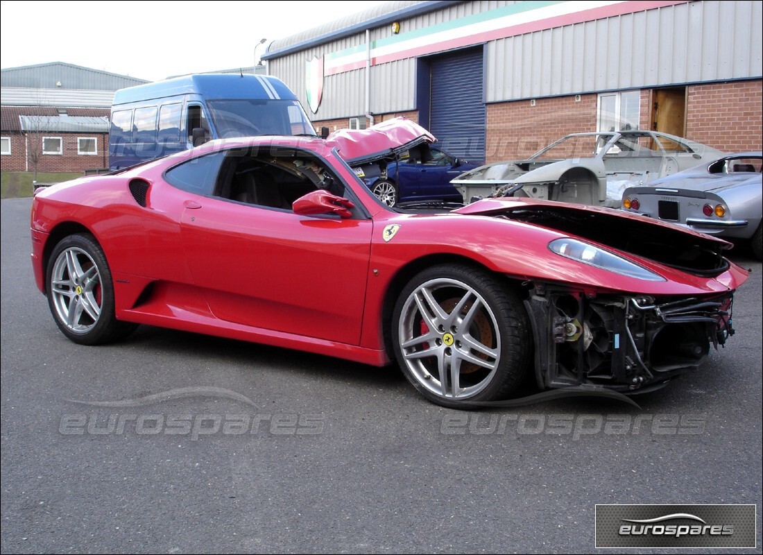 ferrari f430 coupe (europe) in preparazione per lo smantellamento presso eurospares