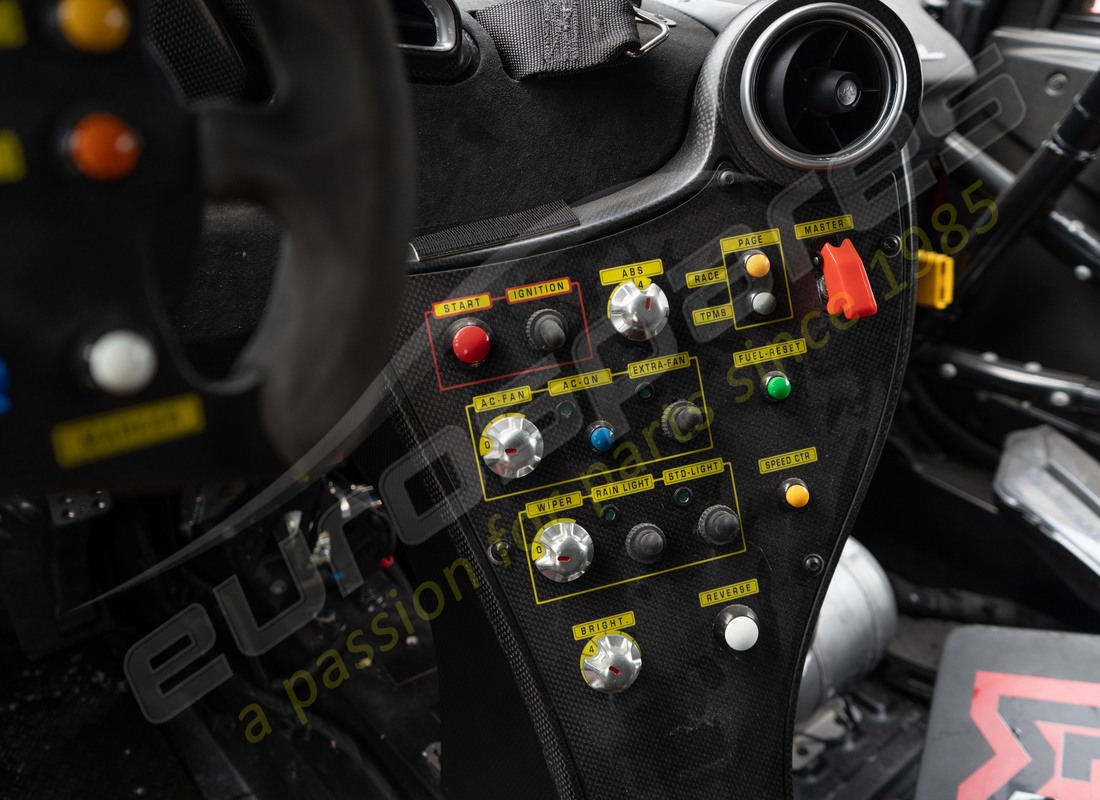 ferrari 488 challenge con 3900km, in preparazione per lo smantellamento di #16