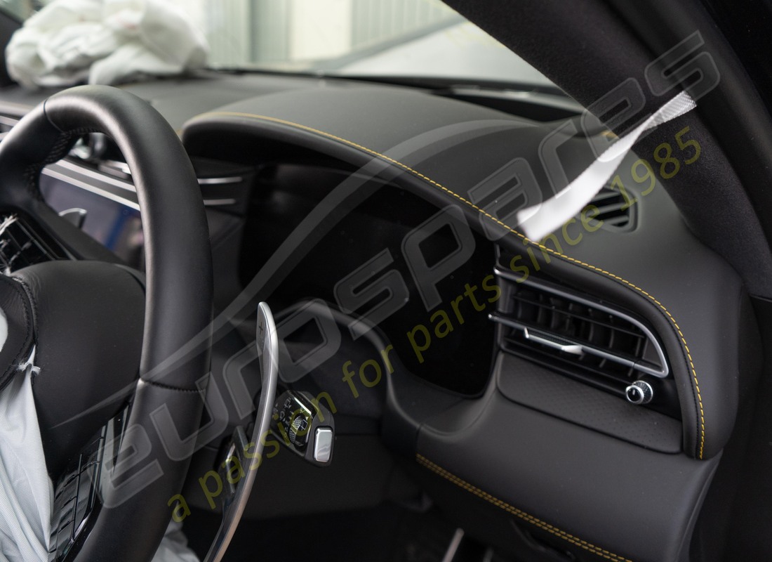 maserati grecale modena (2023) con 3233, in preparazione per lo smantellamento di #16