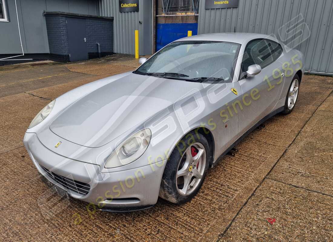 ferrari 612 scaglietti (rhd) in preparazione per lo smantellamento presso eurospares