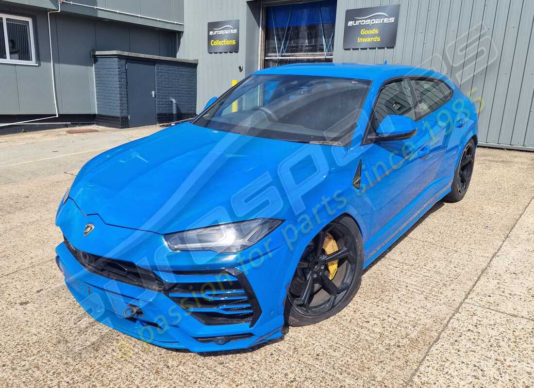 lamborghini urus (2020) in preparazione per lo smantellamento presso eurospares