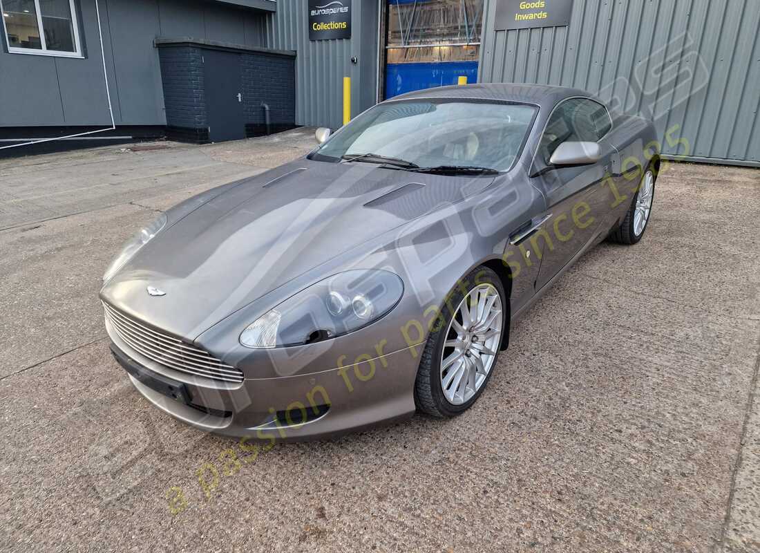 aston martin db9 (2007) in preparazione per lo smantellamento presso eurospares