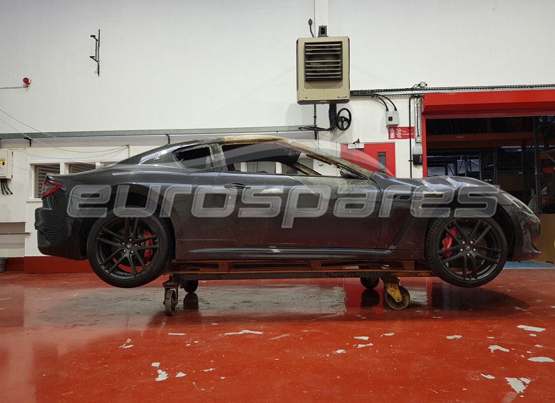 maserati granturismo mc stradale (2011) con 14,000 chilometri, in preparazione per lo smantellamento #5
