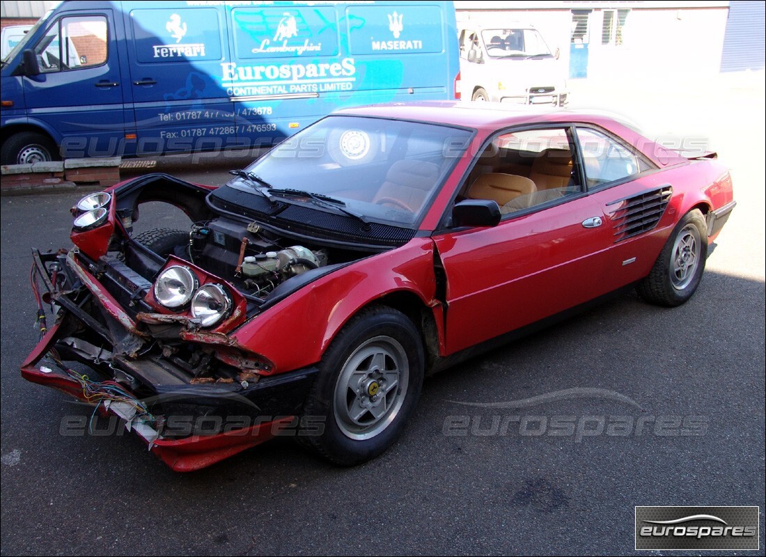 ferrari mondial 8 (1981) in preparazione per lo smantellamento presso eurospares