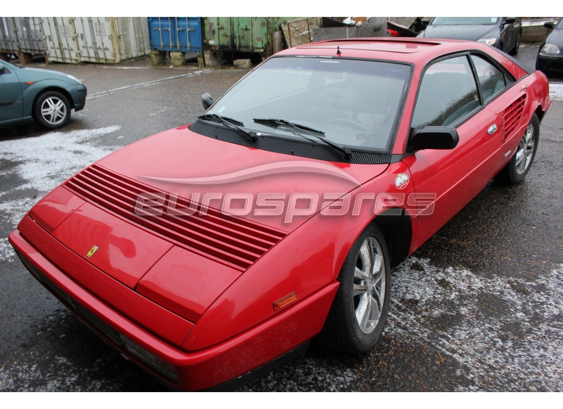 ferrari mondial 3.2 qv (1987) in preparazione per lo smantellamento presso eurospares