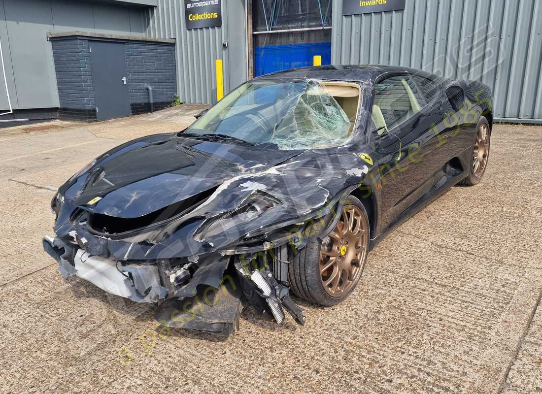 ferrari f430 coupe (rhd) in preparazione per lo smantellamento presso eurospares