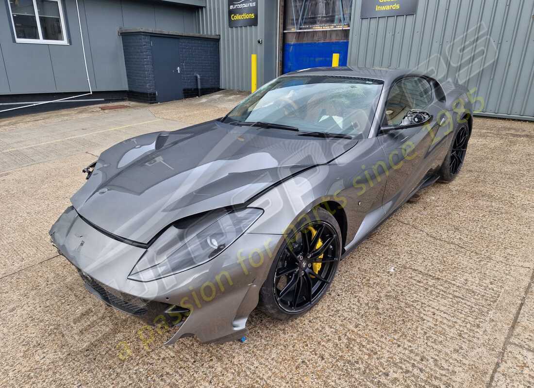 ferrari 812 superfast (rhd) in preparazione per lo smantellamento presso eurospares