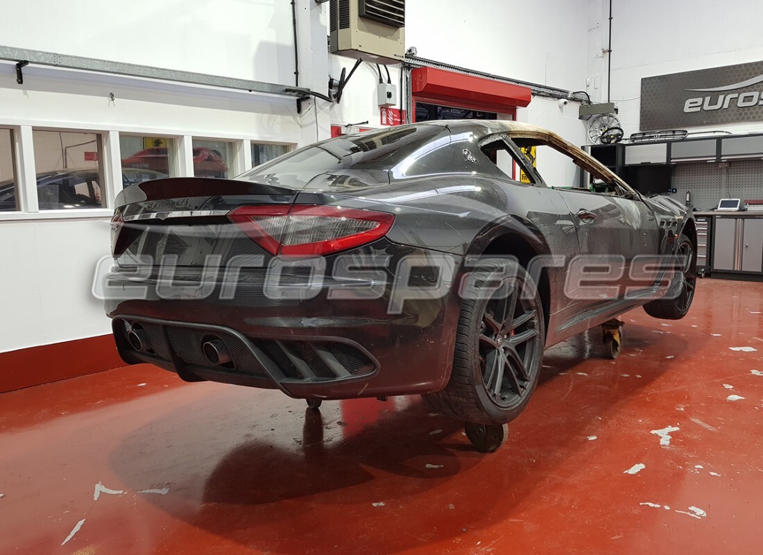 maserati granturismo mc stradale (2011) con 14,000 chilometri, in preparazione per lo smantellamento #4