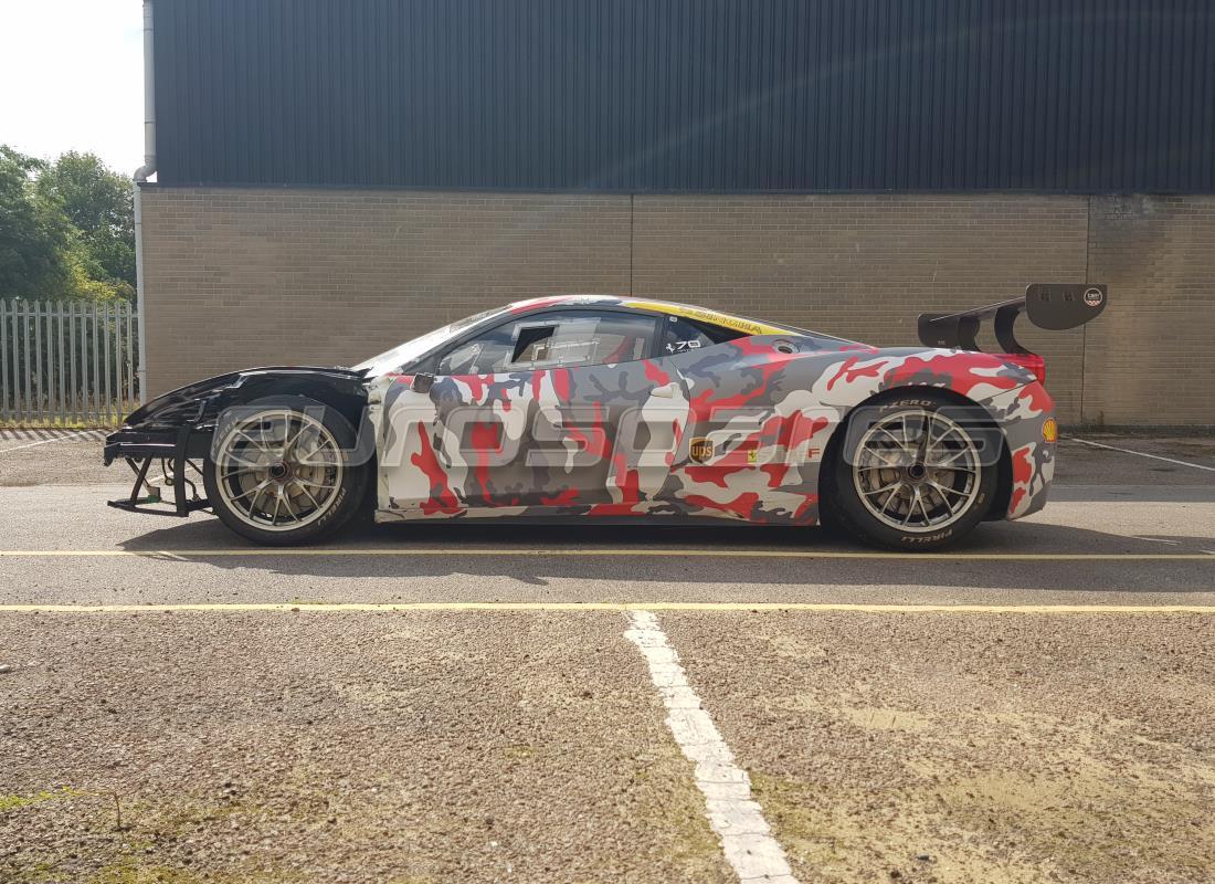 ferrari 458 challenge con sconosciuto, in preparazione per lo smantellamento di #2