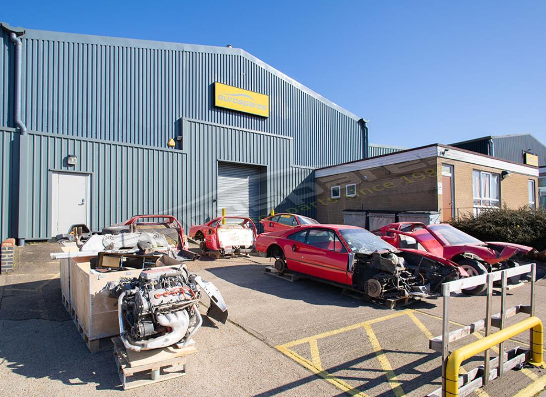 ferrari 328 (1988) in preparazione per lo smantellamento presso eurospares