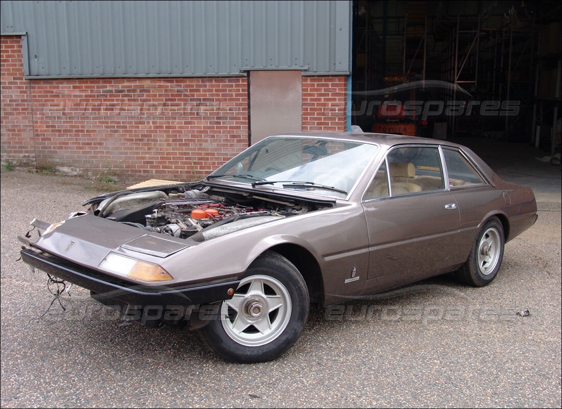 ferrari 365 gt4 2+2 (1973) con 74,889 miles, in preparazione per lo smantellamento di #8