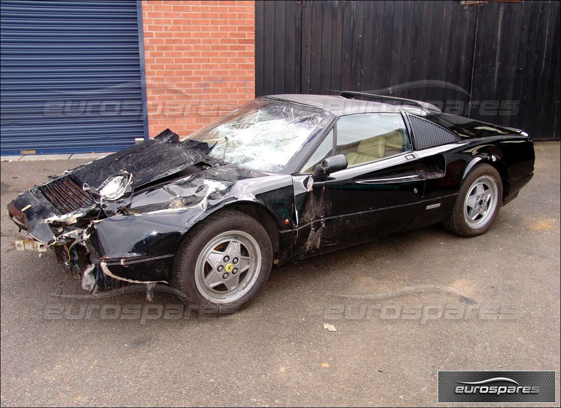 ferrari 328 (1988) in preparazione per lo smantellamento presso eurospares