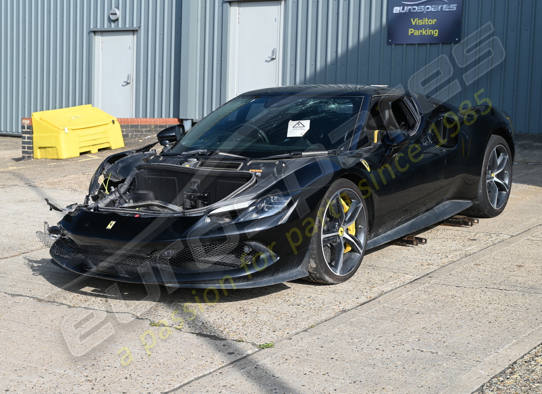 ferrari 296 gtb in preparazione per lo smantellamento presso eurospares