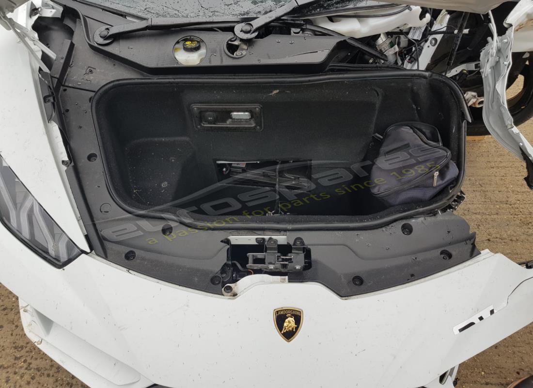 lamborghini 2020 (evo coupe) con 5,552 miles, in preparazione per lo smantellamento di #11