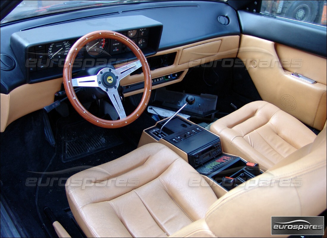 ferrari mondial 8 (1981) con 19,120 chilometri, in preparazione per lo smantellamento #3
