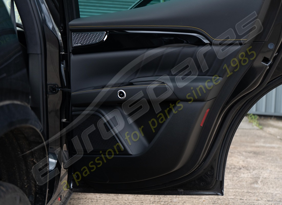 maserati grecale modena (2023) con 3233, in preparazione per lo smantellamento di #23