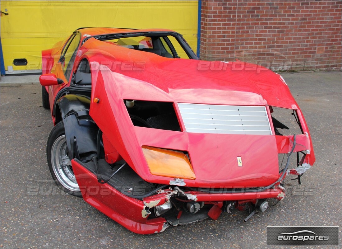 ferrari 512 bb con 15,936 miles, in preparazione per lo smantellamento di #3
