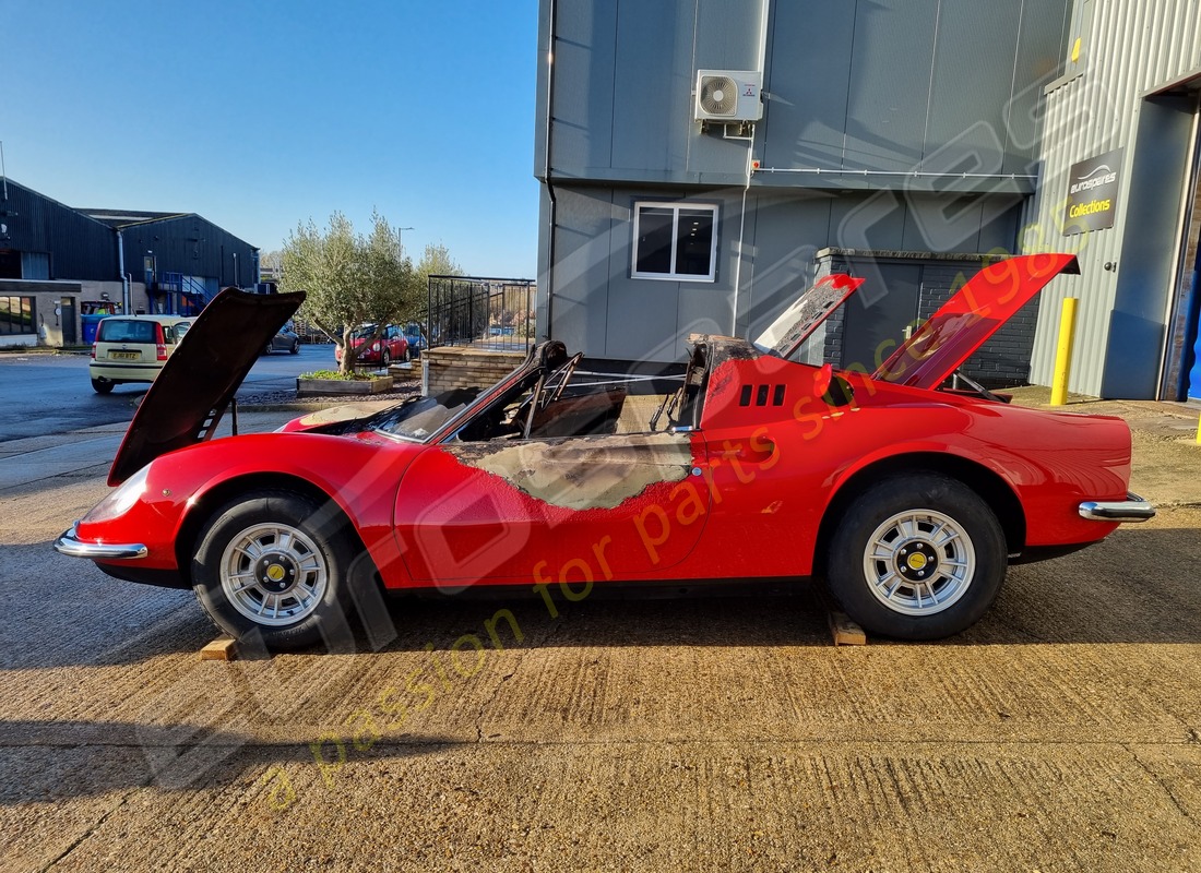 ferrari 246 dino (1975) con 58,145 miles, in preparazione per lo smantellamento di #11