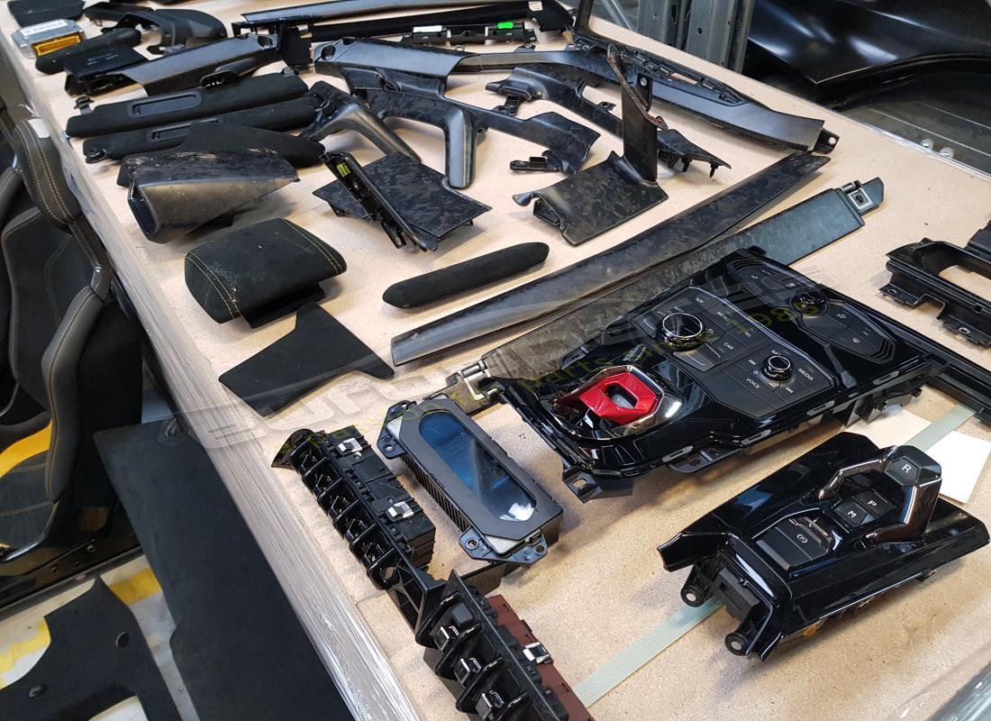 lamborghini 2018 (performante coupe) con 0 miglia, in preparazione per lo smantellamento di #12