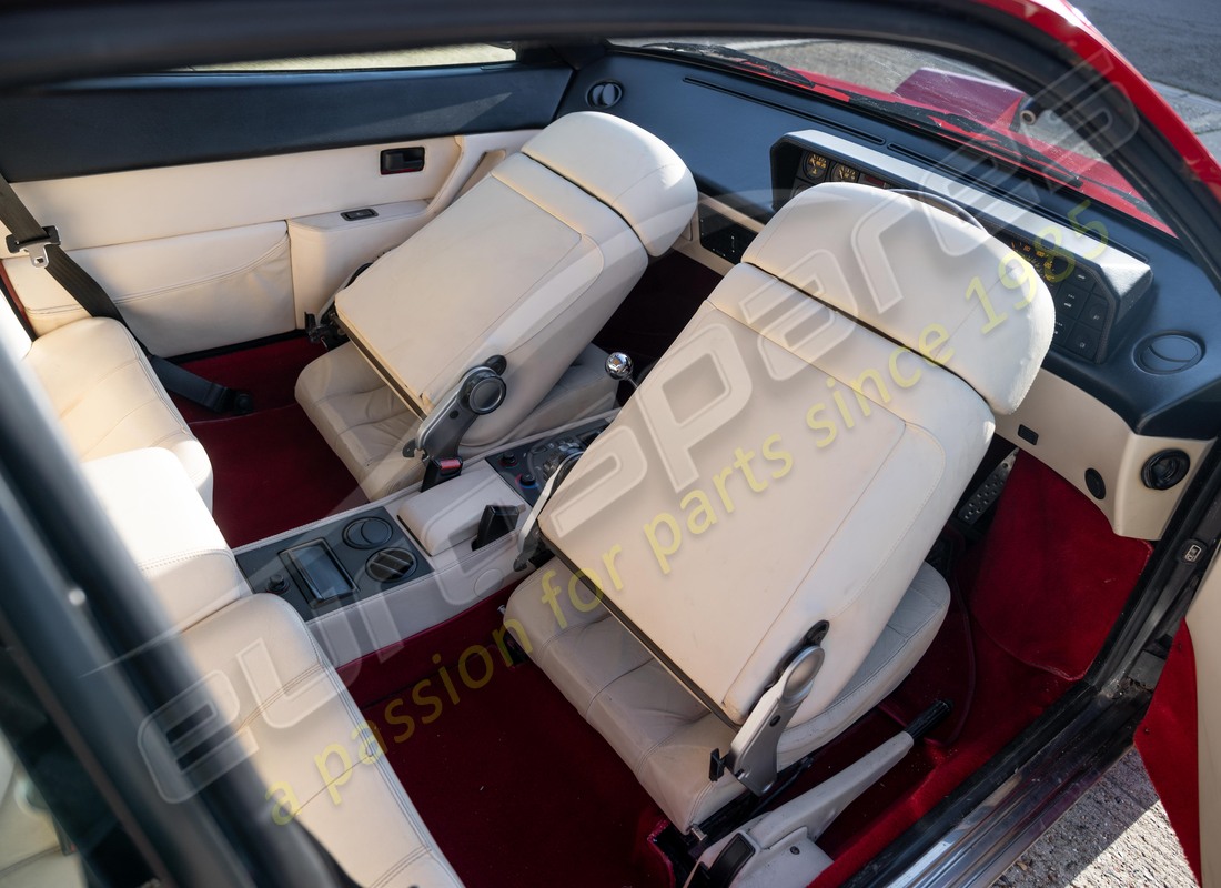 ferrari mondial 3.2 qv (1987) con 83223, in preparazione per lo smantellamento di #11