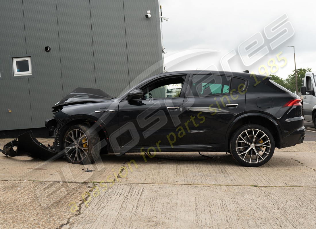 maserati grecale modena (2023) con 3233, in preparazione per lo smantellamento di #2