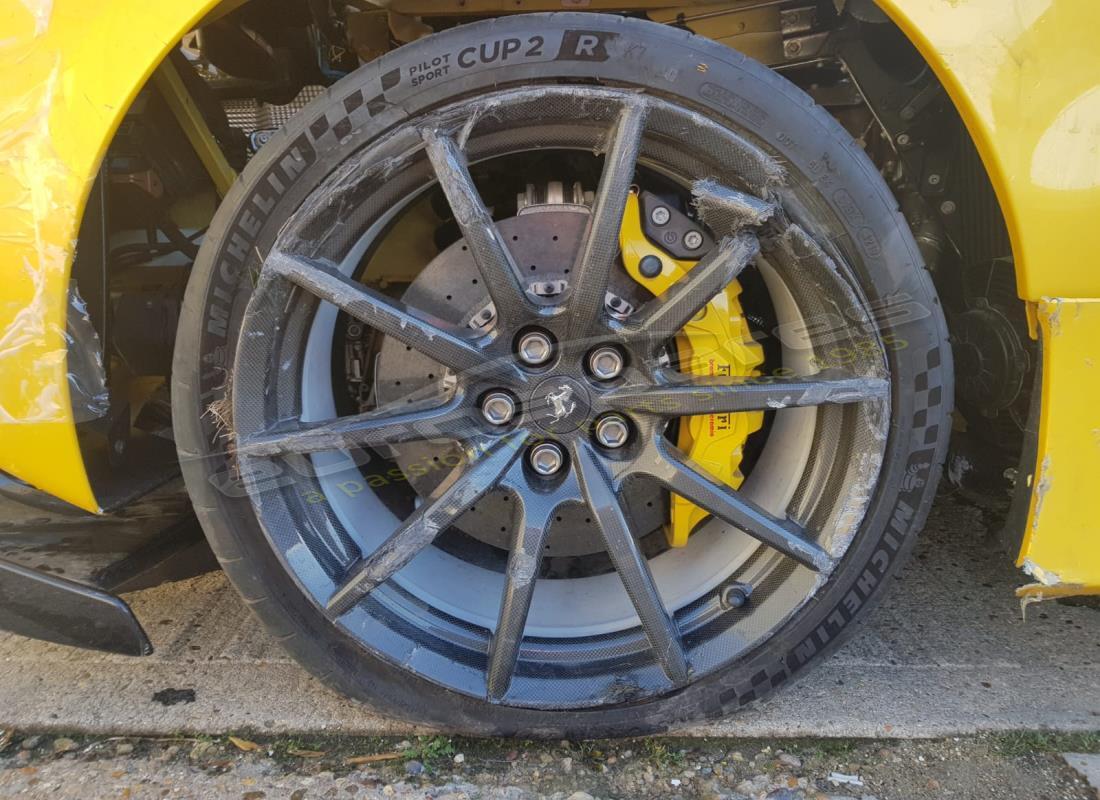 ferrari 488 pista con 482 miglia, in preparazione per lo smantellamento di #15