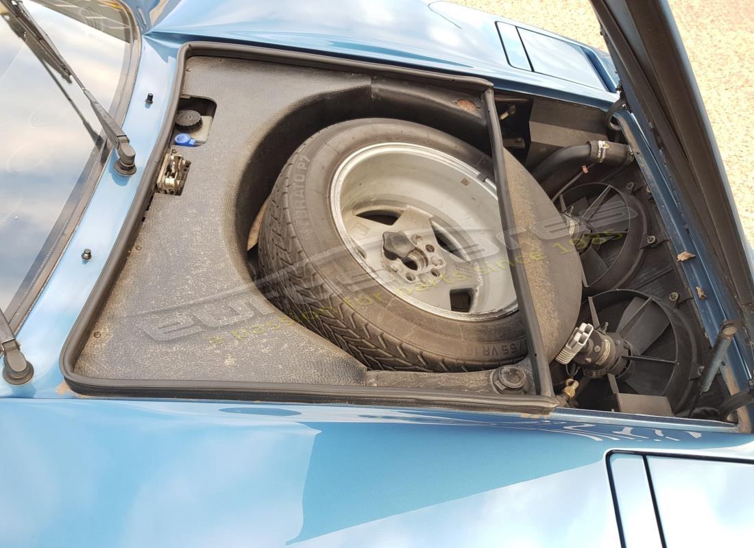 ferrari 328 (1988) con 66,645 miles, in preparazione per lo smantellamento di #11