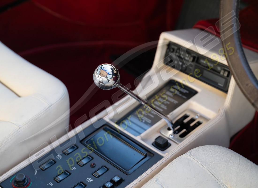 ferrari mondial 3.2 qv (1987) con 83223, in preparazione per lo smantellamento di #15