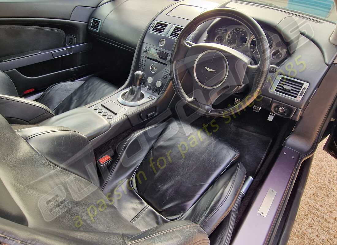 aston martin v8 vantage (2006) con 84,619 miles, in preparazione per lo smantellamento di #9