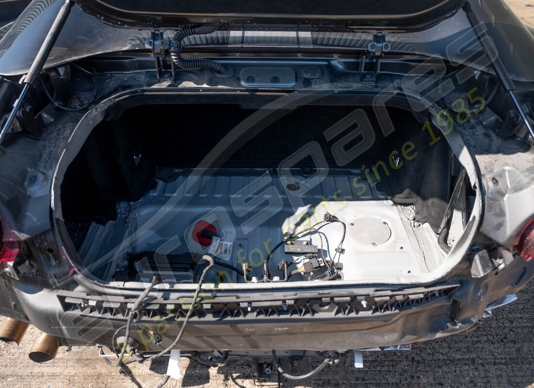 ferrari 812 gts con 620 miglia, in preparazione per lo smantellamento di #20