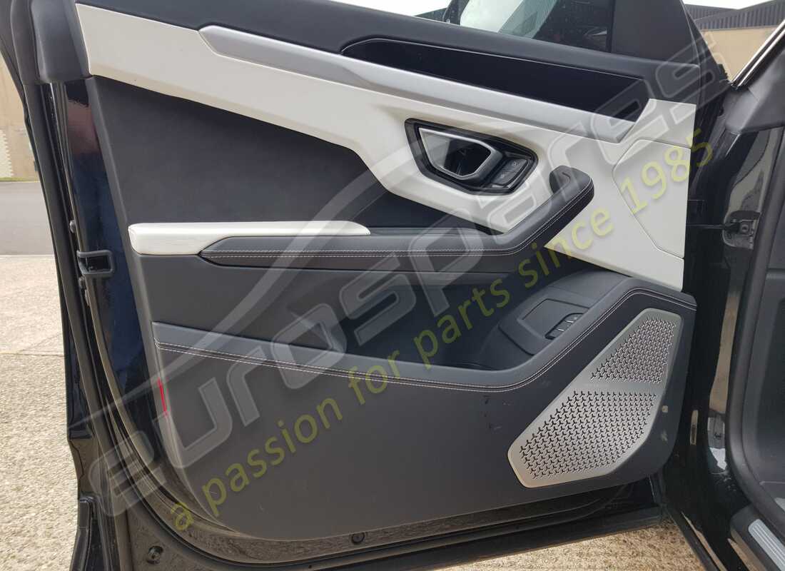 lamborghini urus (2020) con 16,266 miles, in preparazione per lo smantellamento di #13