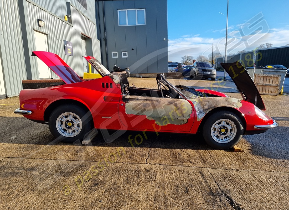 ferrari 246 dino (1975) con 58,145 miles, in preparazione per lo smantellamento di #12