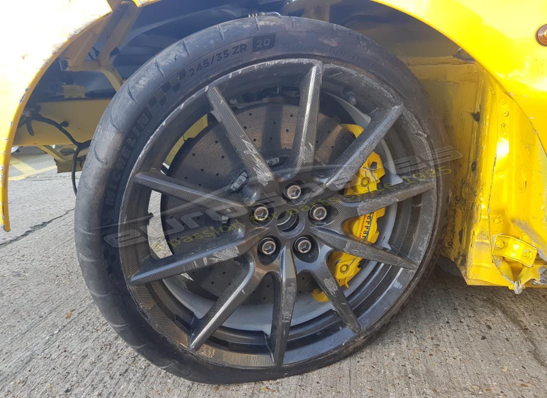 ferrari 488 pista con 482 miglia, in preparazione per lo smantellamento di #14