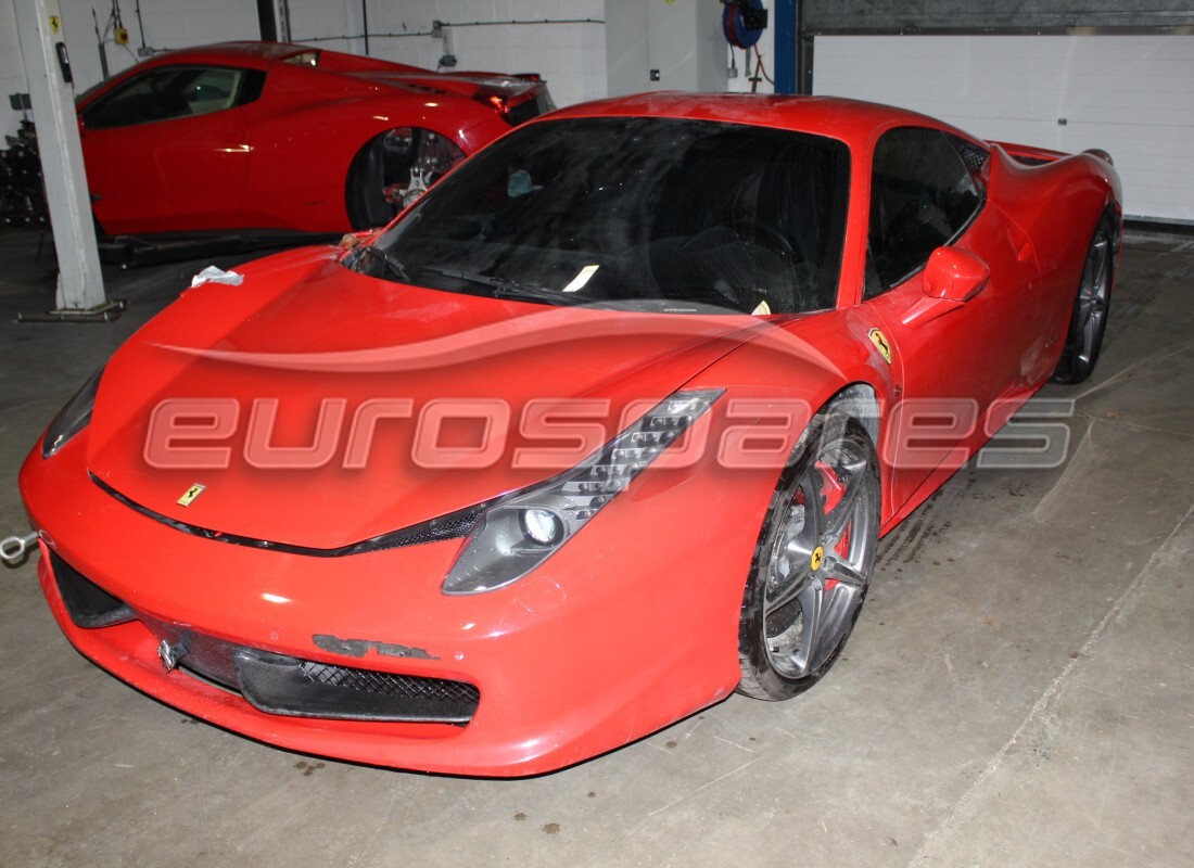 ferrari 458 italia (europe) in preparazione per lo smantellamento presso eurospares