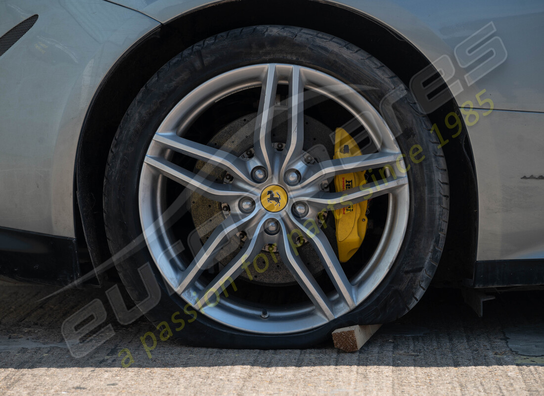 ferrari ff (rhd) con 50305, in preparazione per lo smantellamento di #30