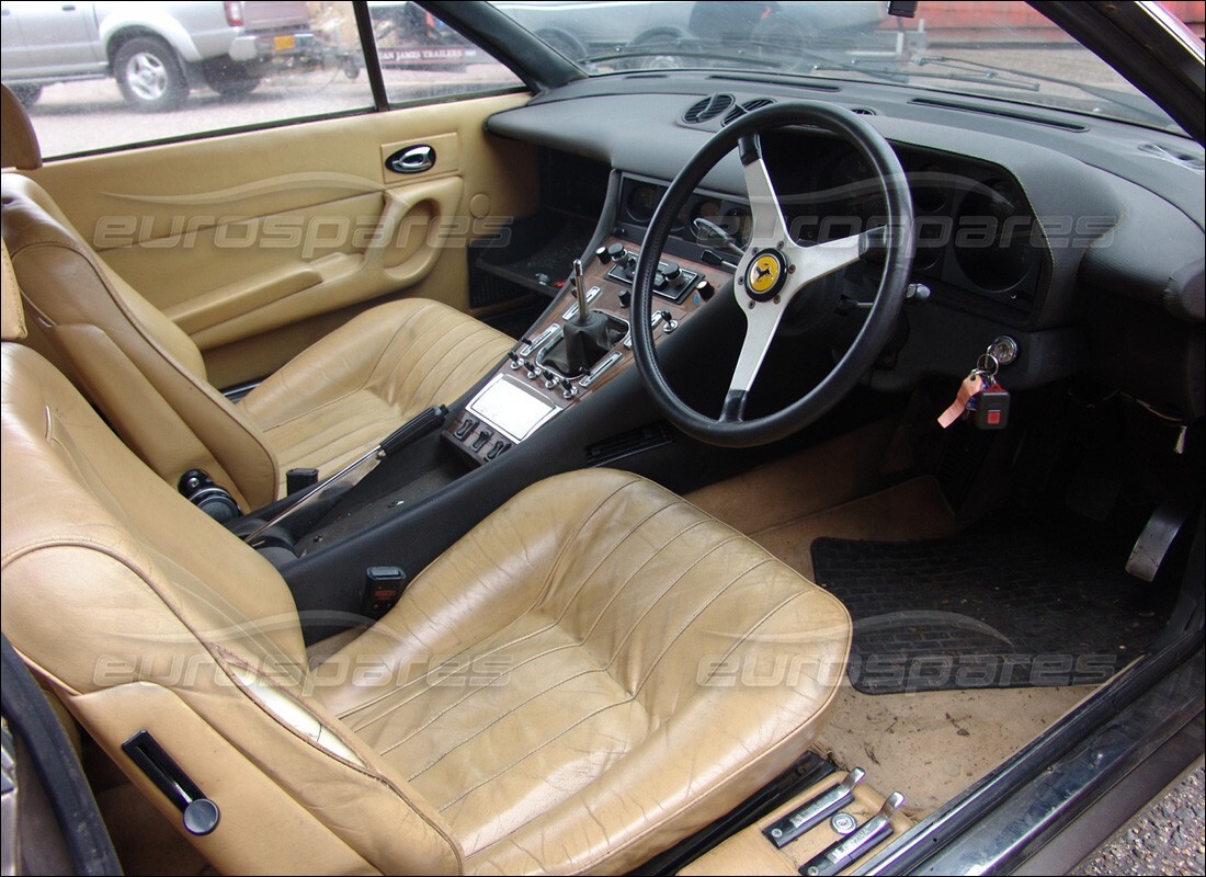 ferrari 365 gt4 2+2 (1973) con 74,889 miles, in preparazione per lo smantellamento di #6