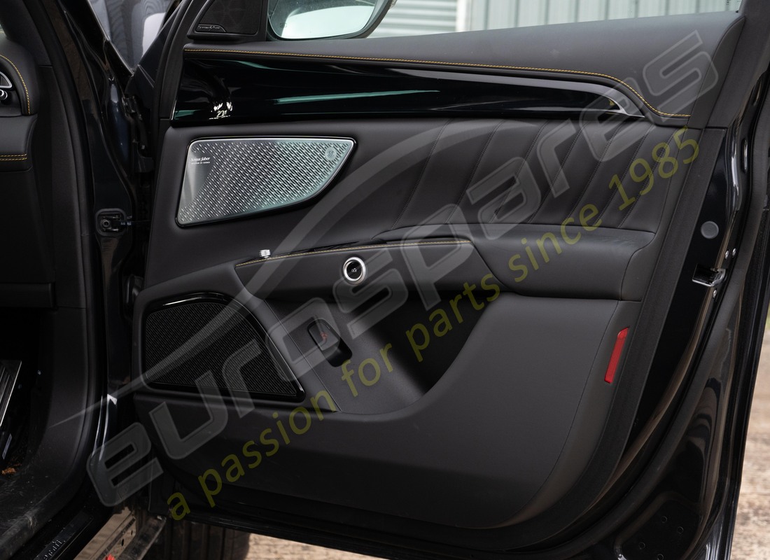 maserati grecale modena (2023) con 3233, in preparazione per lo smantellamento di #21
