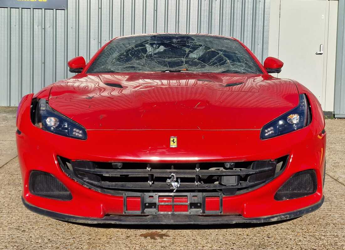 ferrari portofino m con 2000 miglia, in preparazione per lo smantellamento di #8