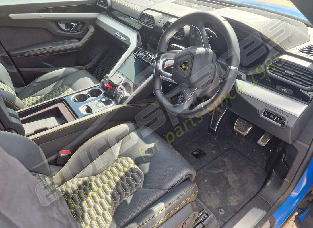 lamborghini urus (2020) con 13,163 miles, in preparazione per lo smantellamento di #9