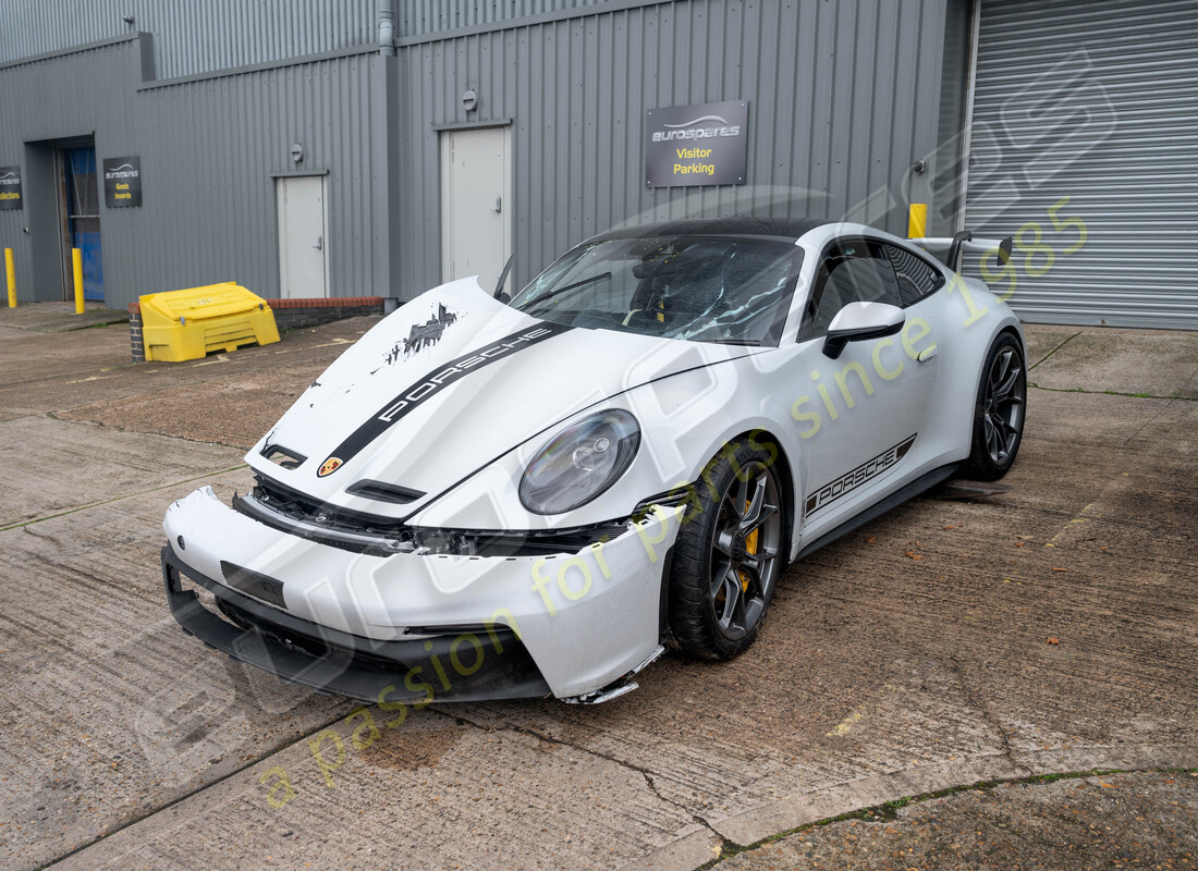 porsche 2023 (992-1 gt3/rs/st) in preparazione per lo smantellamento presso eurospares
