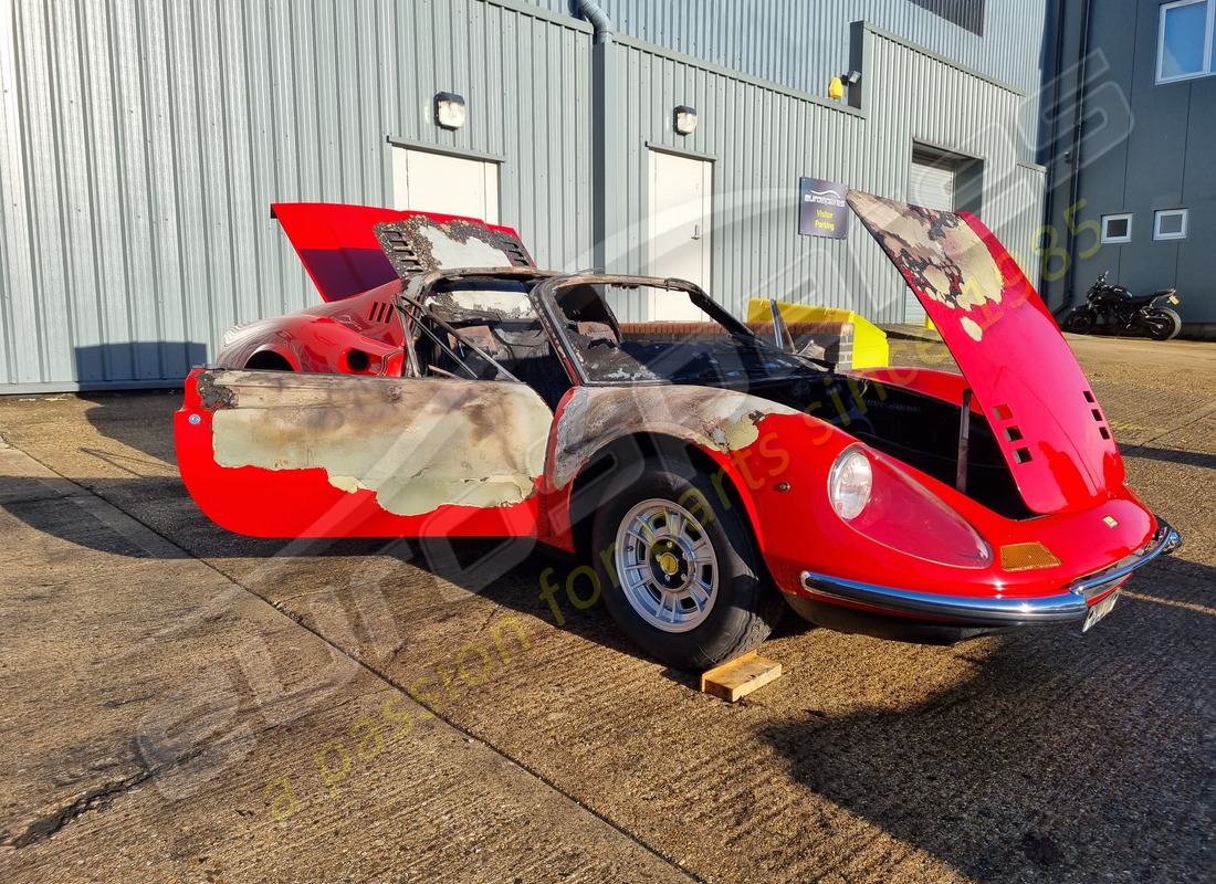 ferrari 246 dino (1975) con 58,145 miles, in preparazione per lo smantellamento di #9