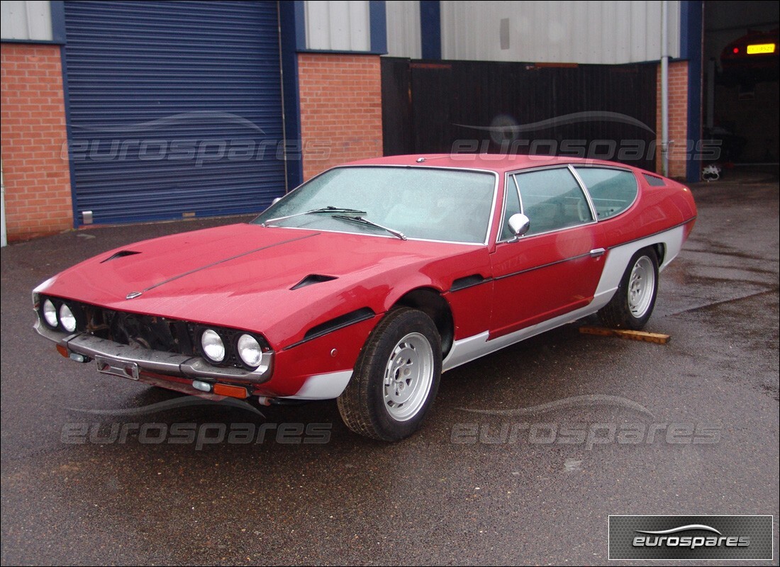 lamborghini espada in preparazione per lo smantellamento presso eurospares