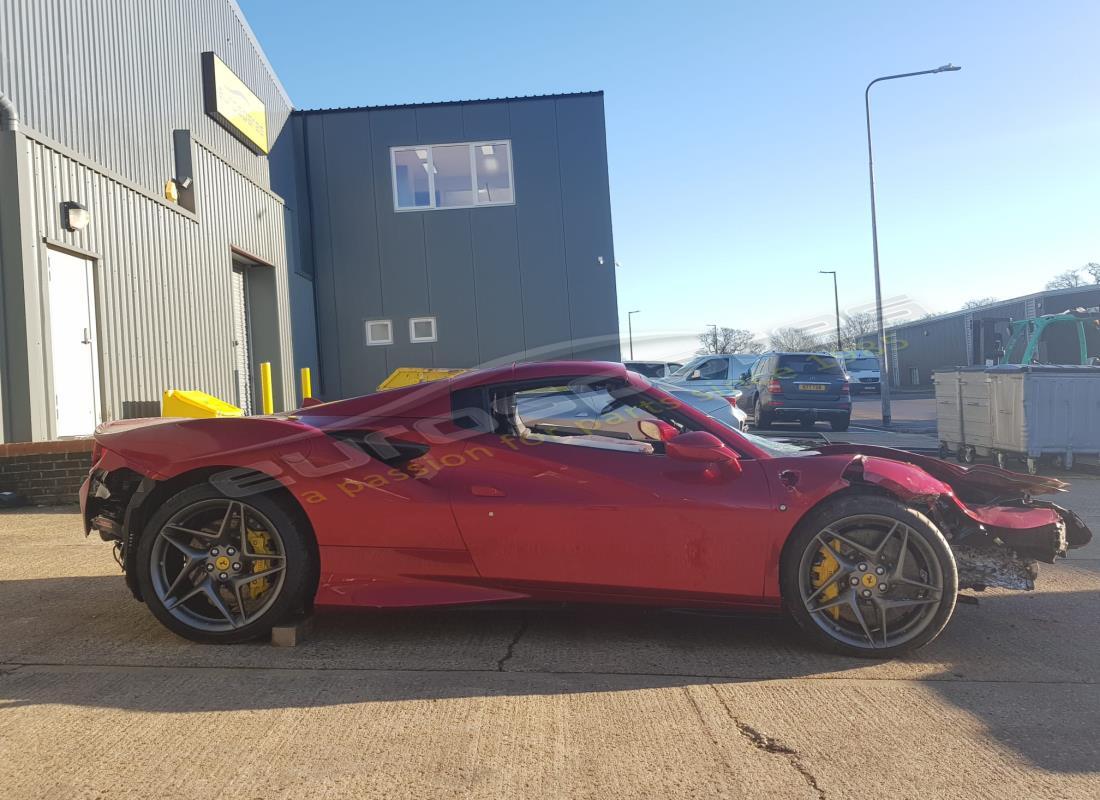 ferrari f8 spider con 940 miglia, in preparazione per lo smantellamento di #6