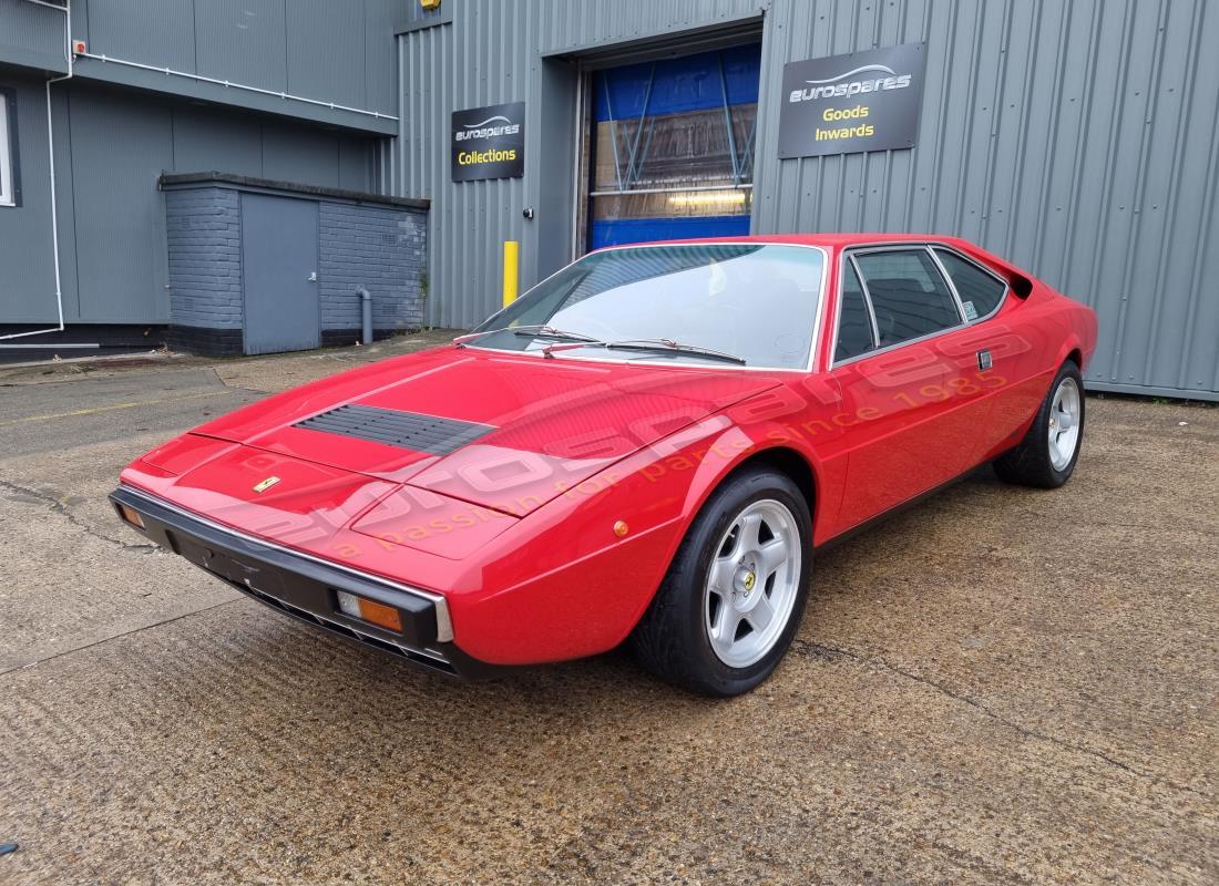 ferrari 308 gt4 dino (1979) in preparazione per lo smantellamento presso eurospares