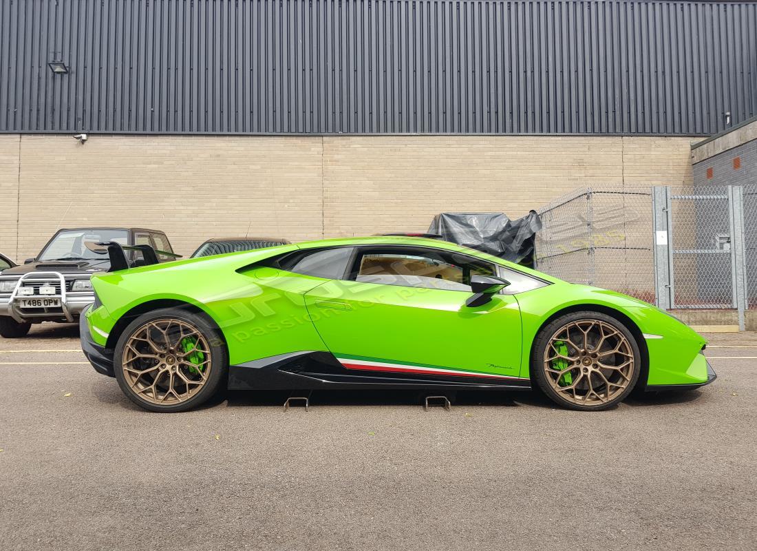 lamborghini performante coupe (2018) con 6,976 miles, in preparazione per lo smantellamento di #6