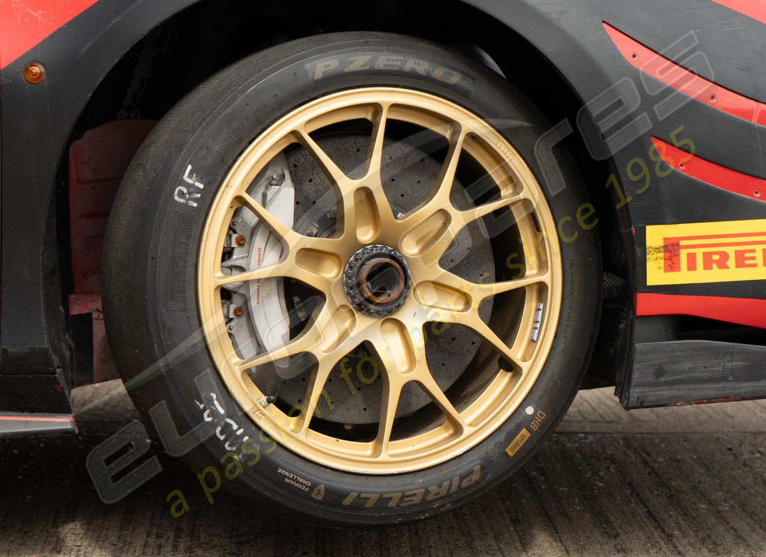 ferrari 488 challenge con 3900km, in preparazione per lo smantellamento di #28