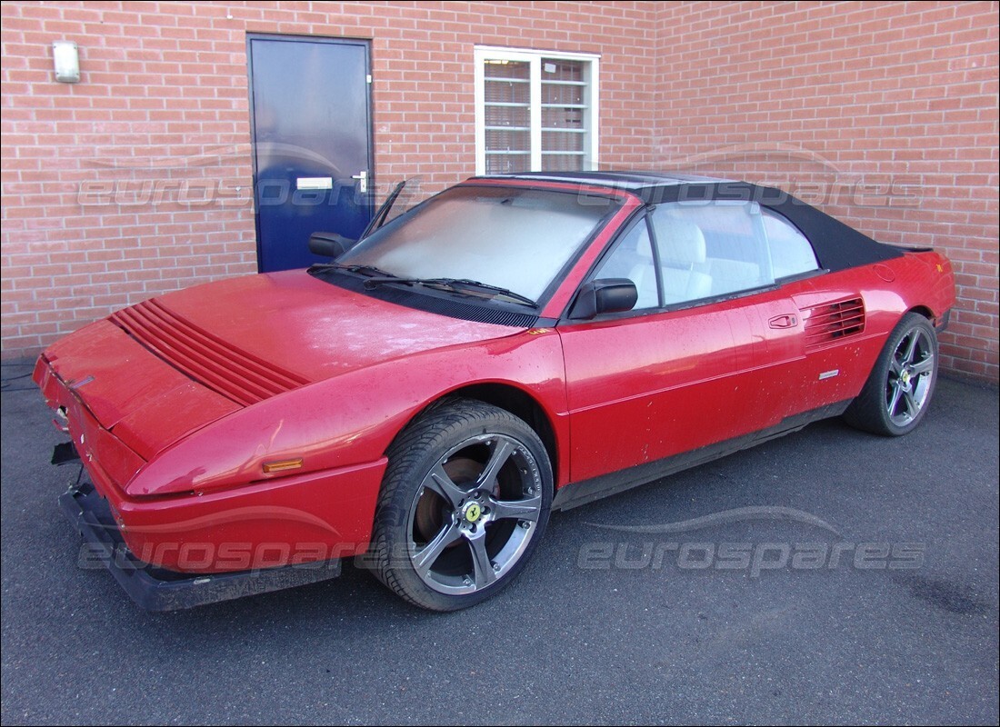 ferrari mondial 3.4 t coupe/cabrio in preparazione per lo smantellamento presso eurospares