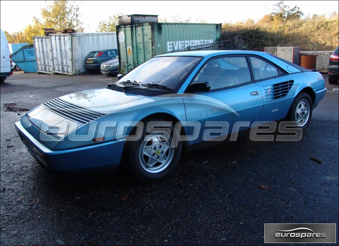 ferrari mondial 3.2 qv (1987) in preparazione per lo smantellamento presso eurospares