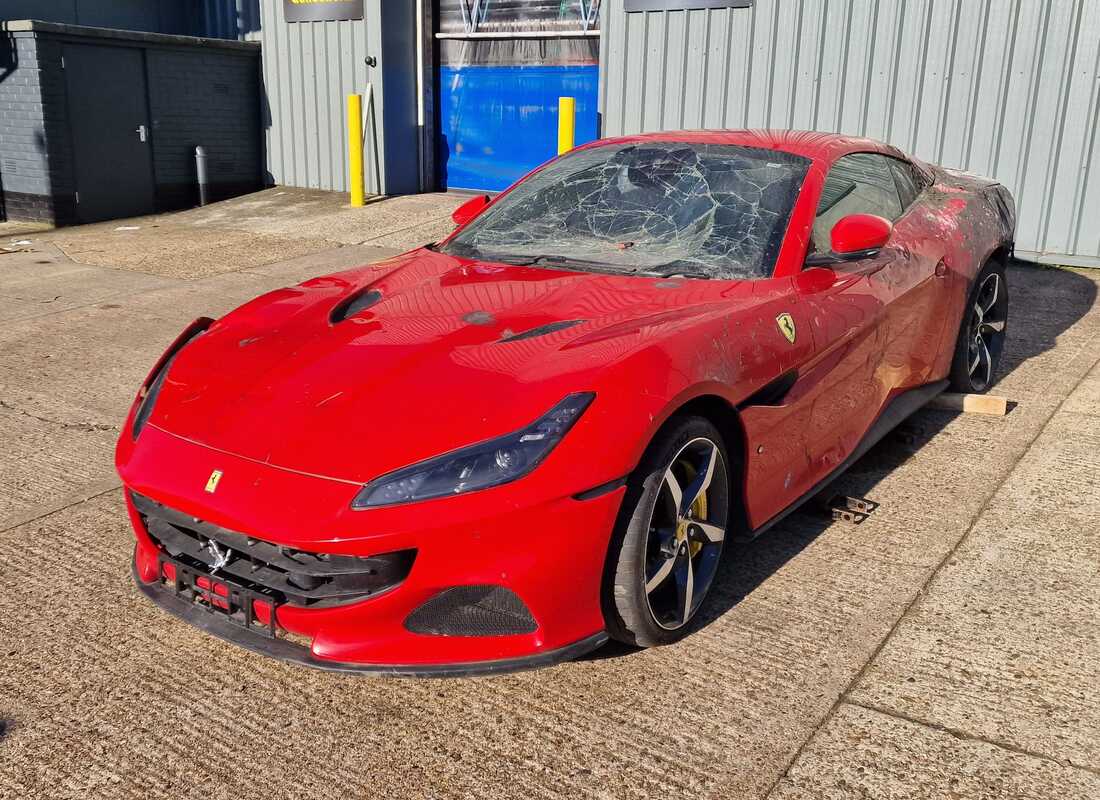 ferrari portofino m in preparazione per lo smantellamento presso eurospares